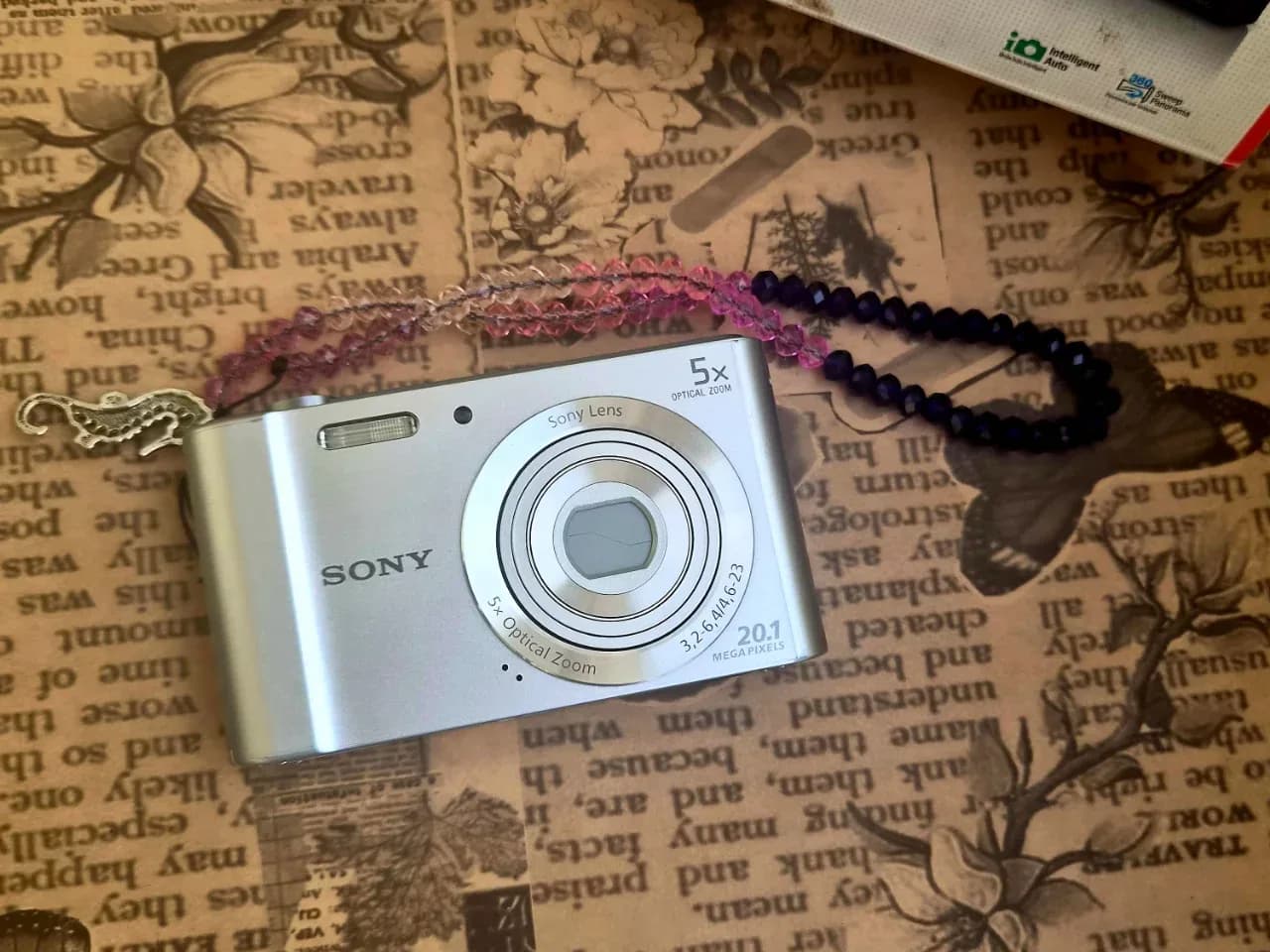 Sony Cyber-shot W800 with box