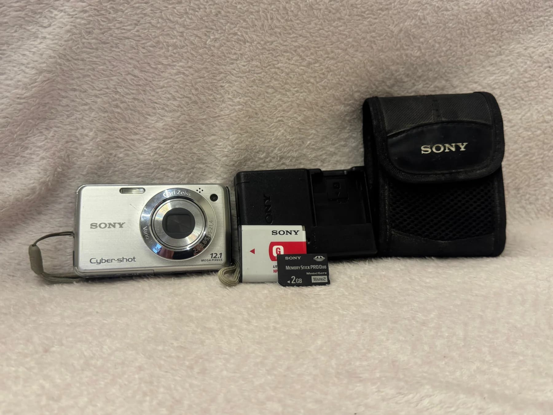 Sony Cyber-shot DSC-W210 thumbnail 3